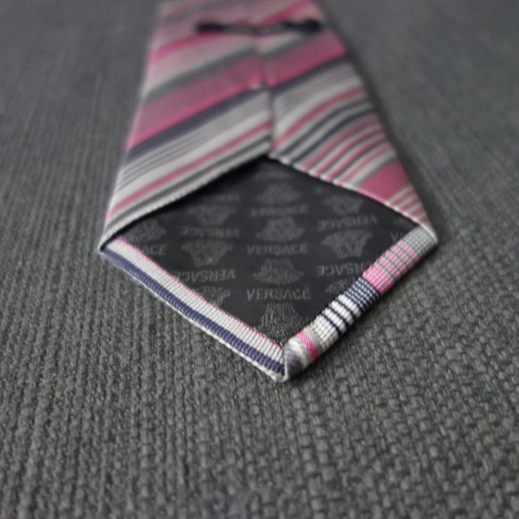 Versace 100% Silk Made in Italy 60 inch Pink and Silver Neck Tie - Picture 5 of 8